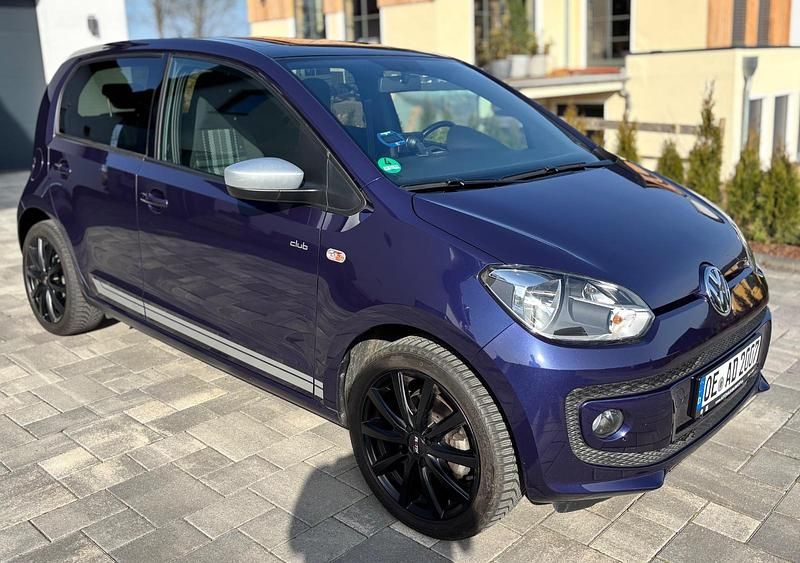 Second-hand VW up! 60 CP (44 kW) 2016 Albastru Hatchback