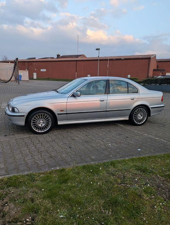 Second-hand BMW 520 150 CP (110 kW) 1997 Argintiu Berlinǎ