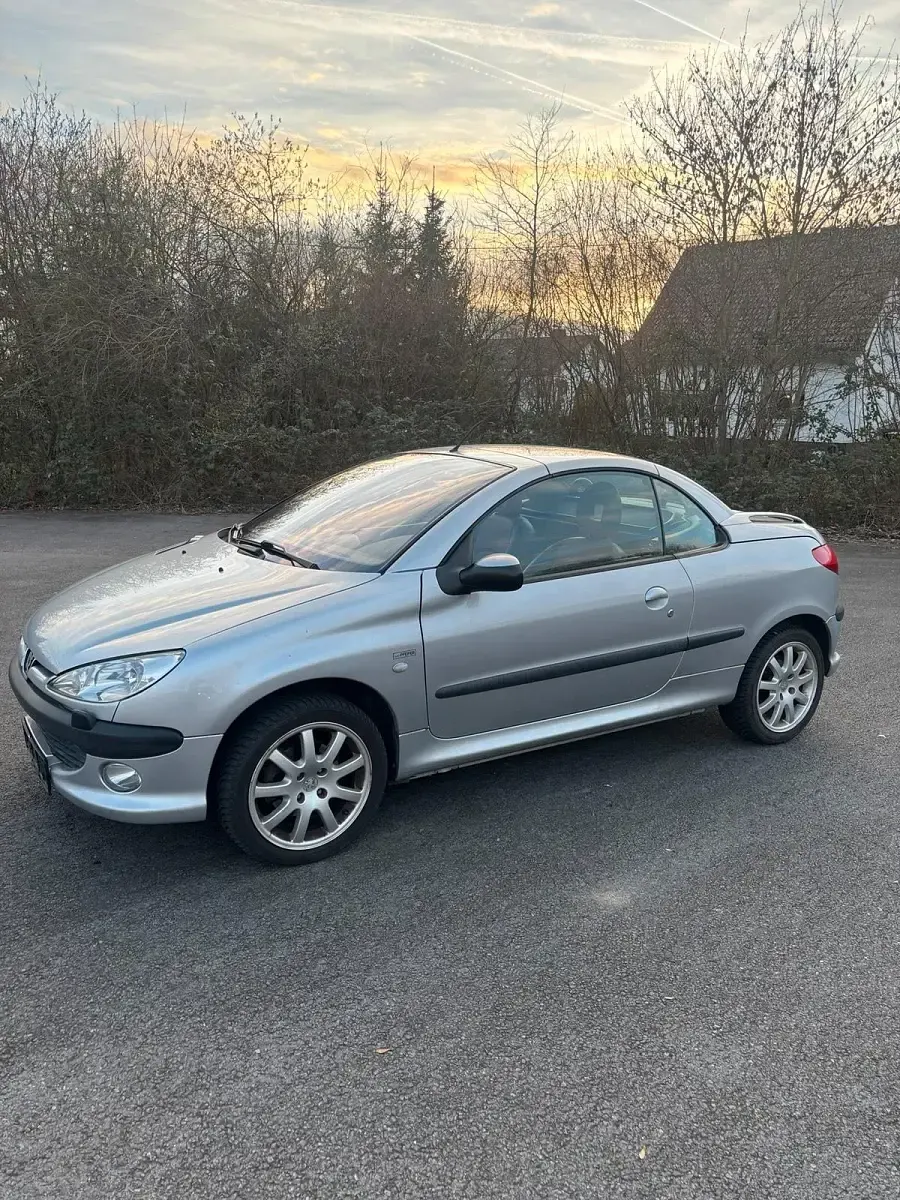 Gebraucht Peugeot 206 CC 136 PS (100 kW) 2001 Silber Cabrio