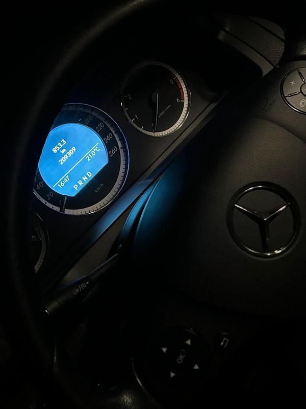 Gebraucht Mercedes C200 136 PS (100 kW) 2011 Schwarz Kombi