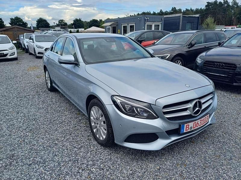 Gebraucht Mercedes C180 Avantgarde 156 PS (114 kW) 2015 Blau Limousine