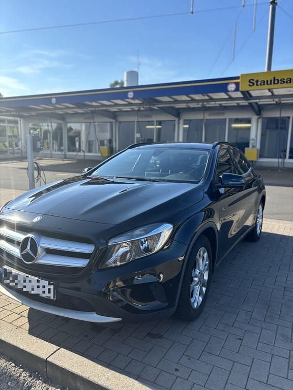 Schwarz Gebraucht 2016 Mercedes GLA200 SUV | 13.900 € (Guter Preis) - Bild 1/4