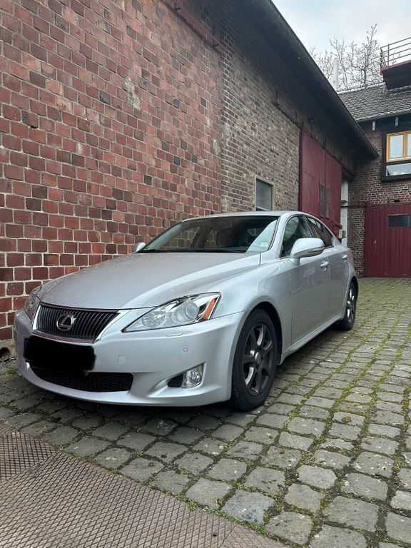 Silber Gebraucht 2010 Lexus IS250 Luxury Line Limousine | 17.500 € (Etwas zu teuer) - Bild 1/4