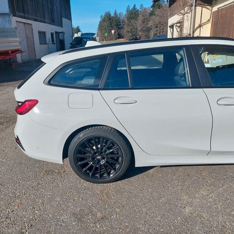 Gebraucht BMW 330e Advantage 292 PS (214 kW) 2020 Weiß Kombi