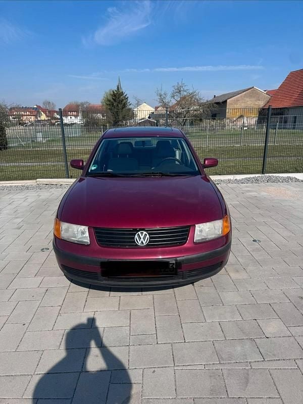 Gebraucht VW Passat 101 PS (74 kW) 1997 Rot Limousine