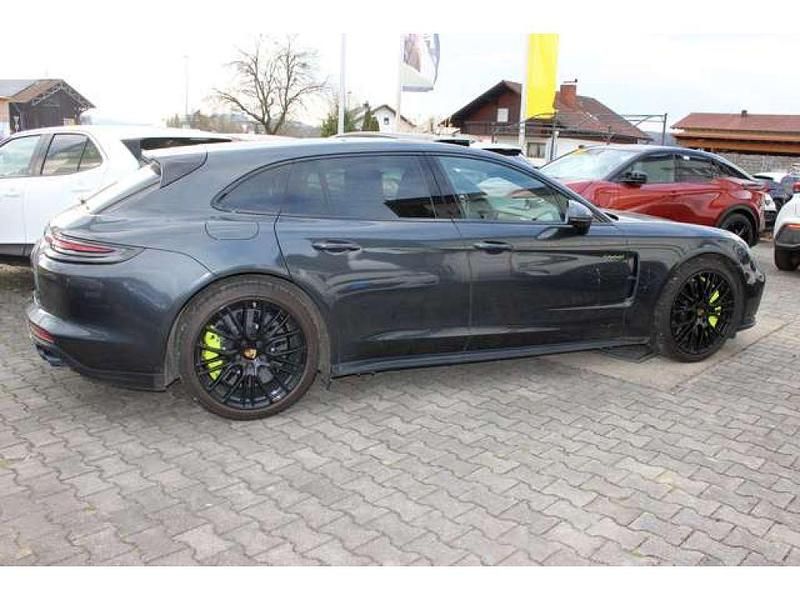 Gebraucht Porsche Panamera 549 PS (403 kW) 2019 Vulkangraumetallic (metallic) Kleinwagen