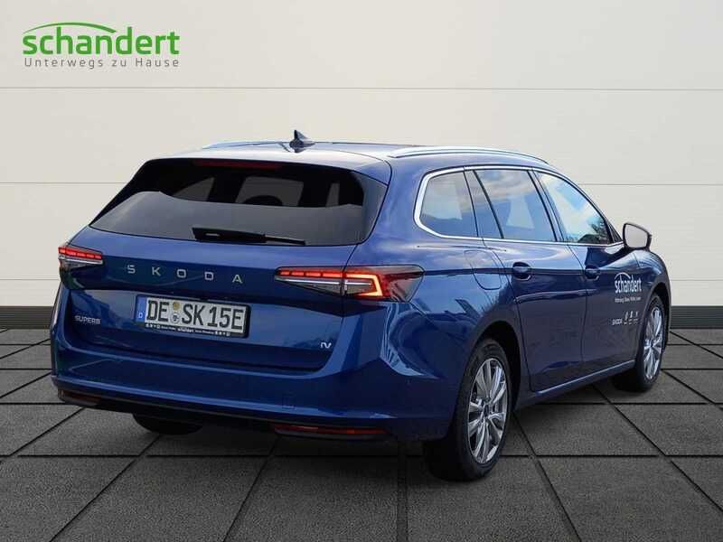 Gebraucht Skoda Superb Selection 204 PS (150 kW) 2024 Cobalt blau metallic Kombi