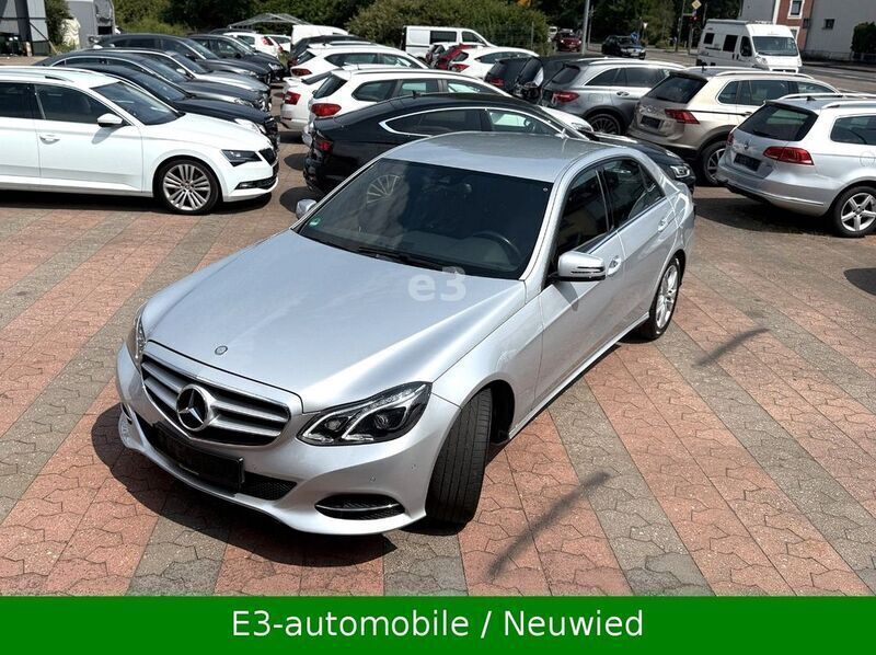 Silber Gebraucht 2016 Mercedes E220 Limousine | 19.990 € (Guter Preis) - Bild 1/4