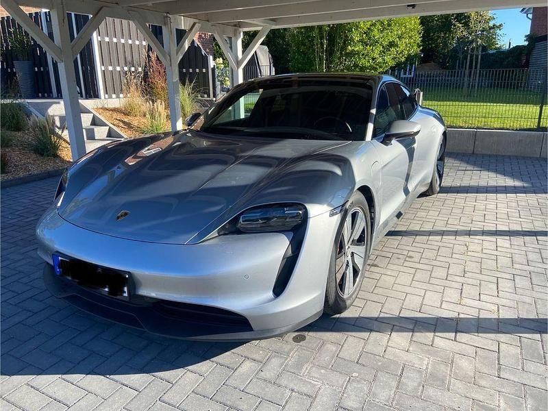 Silber Gebraucht 2020 Porsche Taycan 4S Performance Package Limousine | 61.500 € (Guter Preis) - Bild 1/4
