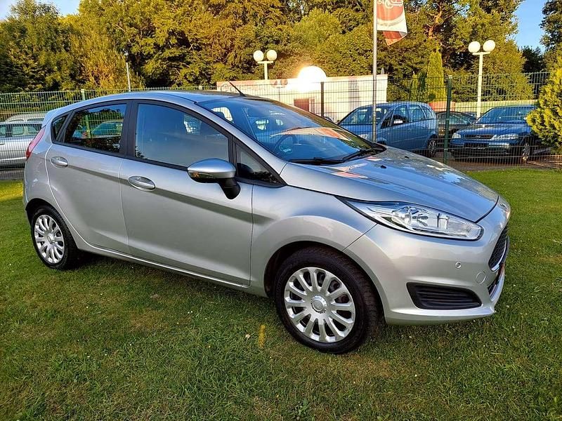 Gebraucht Ford Fiesta Trend 80 PS (58 kW) 2017 Polarsilber metallic Kleinwagen
