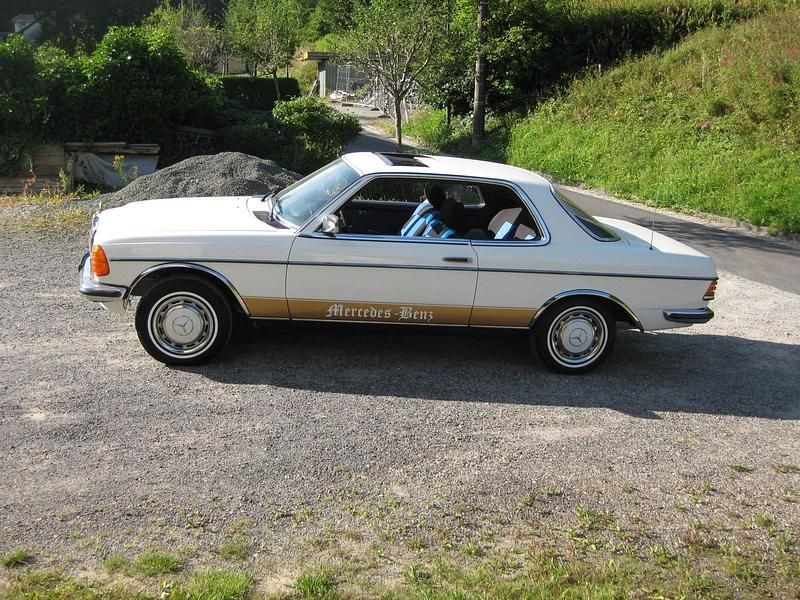 Gebraucht Mercedes 230 136 PS (100 kW) 1982 Weiß Coupé