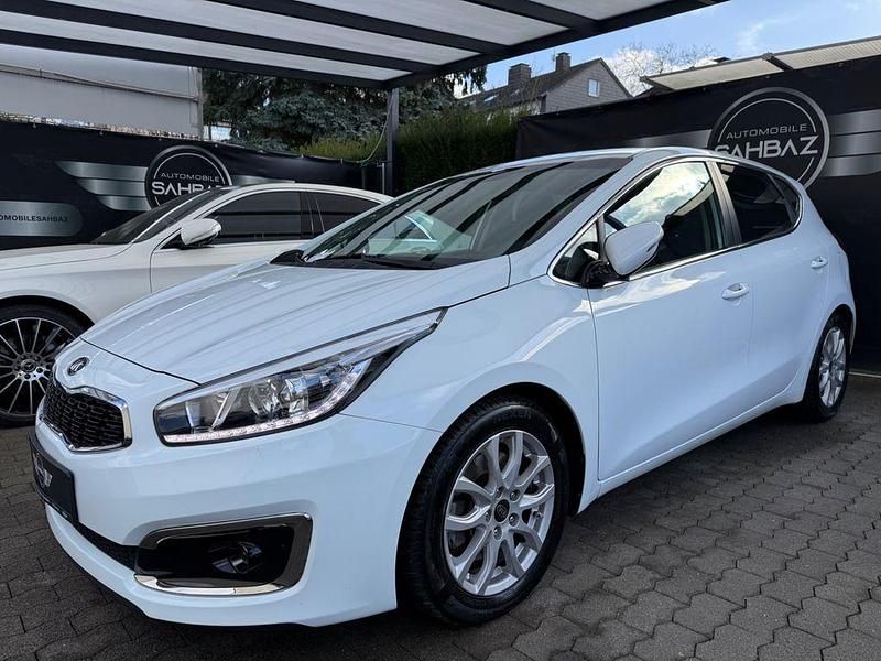 Gebraucht Kia Ceed 135 PS (99 kW) 2017 Weiß Kleinwagen