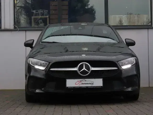 Gebraucht Mercedes A180 116 PS (85 kW) 2018 Schwarz Limousine