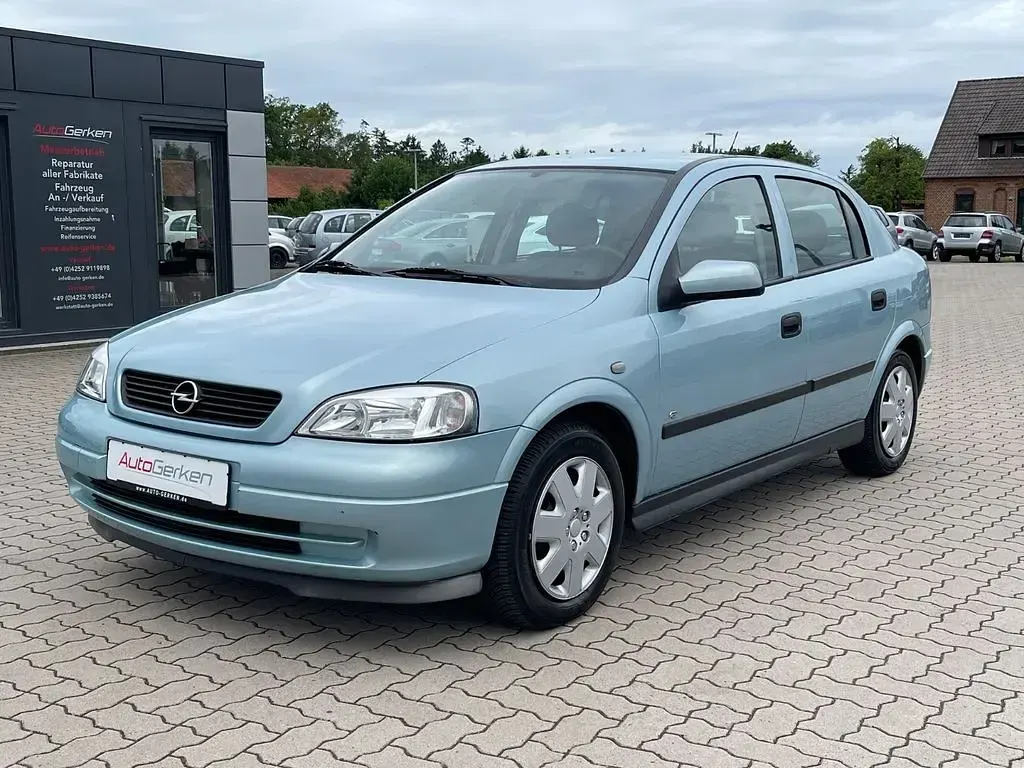 Gebraucht Opel Astra Classic 90 PS (66 kW) 2010 Silber Limousine