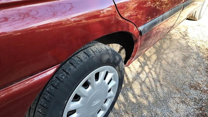 Gebraucht Ford Escort 90 PS (66 kW) 1998 Rot Kombi