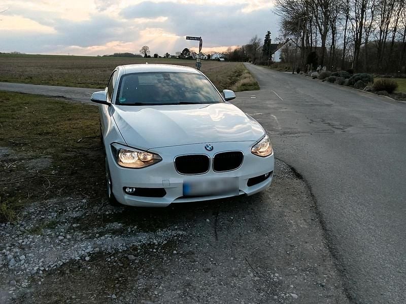 Gebraucht BMW 114 102 PS (75 kW) 2013 Weiß Kleinwagen