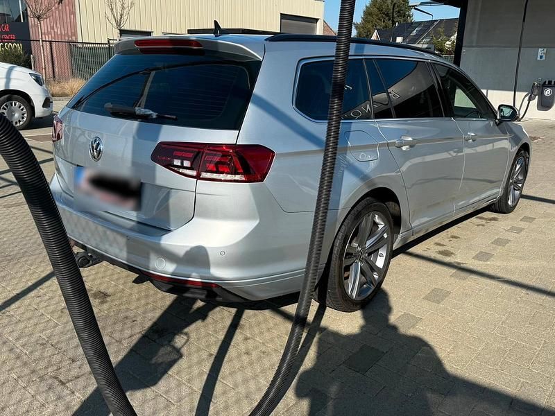 Gebraucht VW Passat 120 PS (88 kW) 2020 Silber Kombi