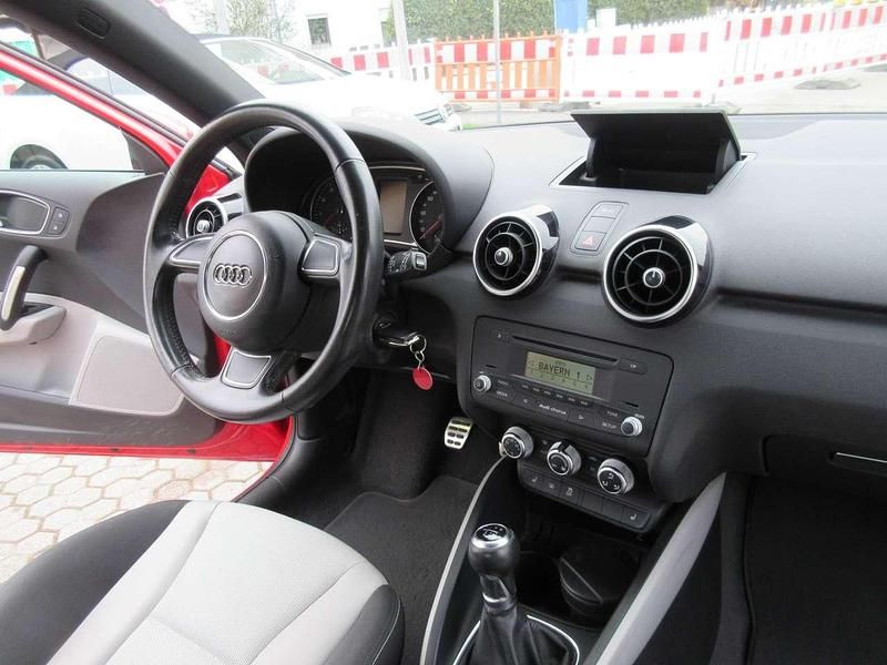 Gebraucht Audi A1 Ambition 122 PS (89 kW) 2011 Rot Kleinwagen