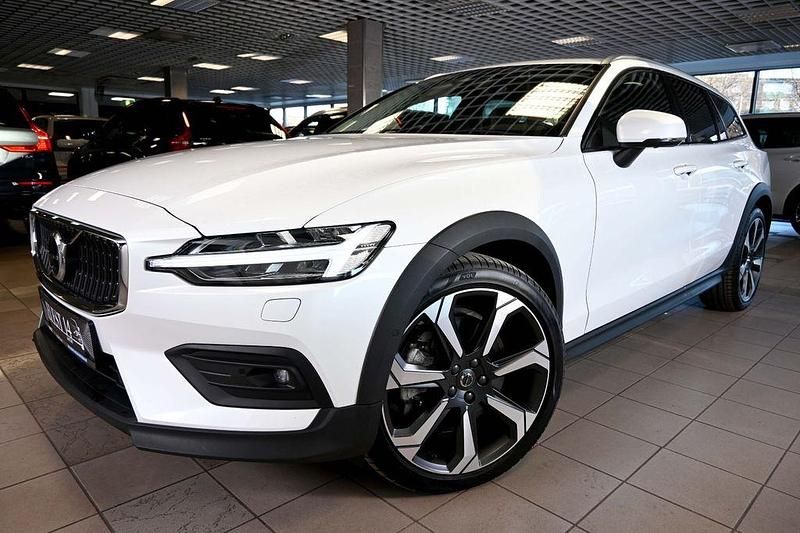 Gebraucht Volvo V60 CC Ultimate 250 PS (183 kW) 2024 Weiß Kombi