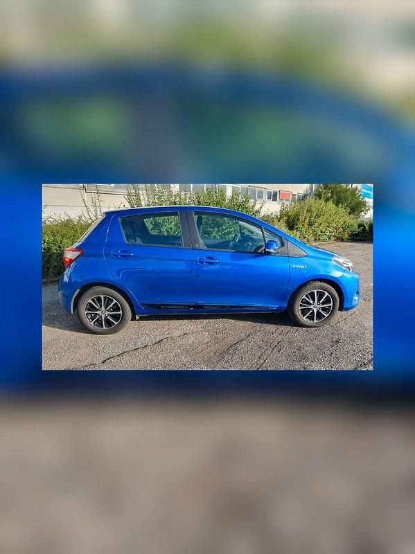 Blau Gebraucht 2018 Toyota Yaris Hybrid Kleinwagen | 11.750 € (Superpreis) - Bild 1/4