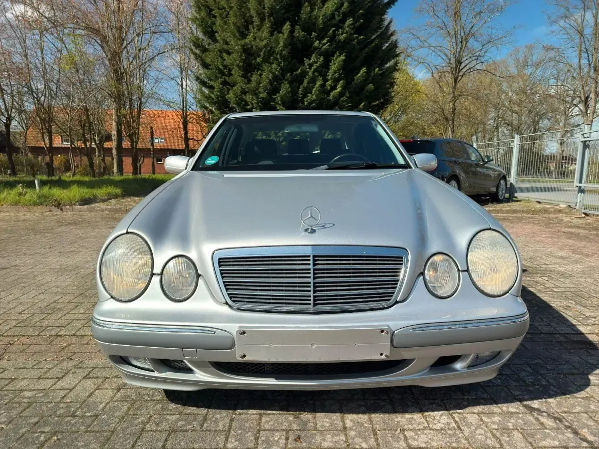 Gebraucht Mercedes E240 Elegance 170 PS (125 kW) 2001 Silber Limousine