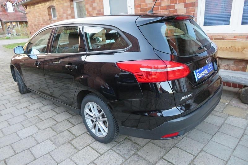 Gebraucht Ford Focus Business Edition 125 PS (91 kW) 2016 Schwarz Kombi