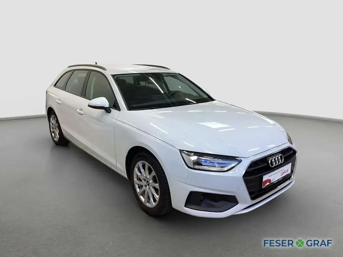 Gebraucht Audi A4 Sport 136 PS (100 kW) 2023 Gletscherweiß metallic Kombi