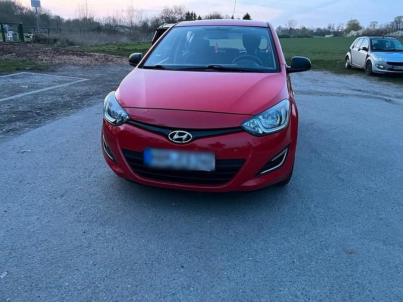 Gebraucht Hyundai i20 86 PS (63 kW) 2013 Rot Kleinwagen