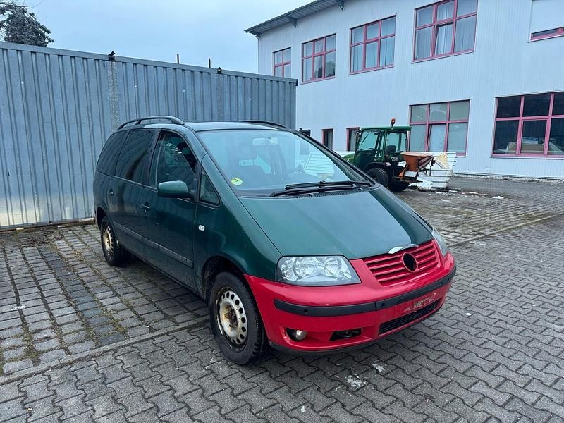 Grün Gebraucht 2003 Seat Alhambra Van / Kleinbus | 897 € (Superpreis) - Bild 1/4
