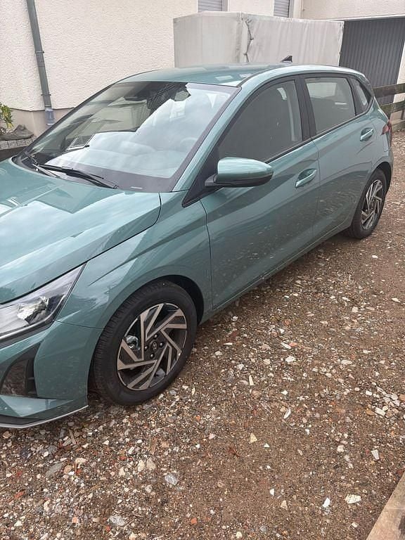 Grün Gebraucht 2025 Hyundai i20 Select Limousine | 14.999 € (Guter Preis) - Bild 1/4