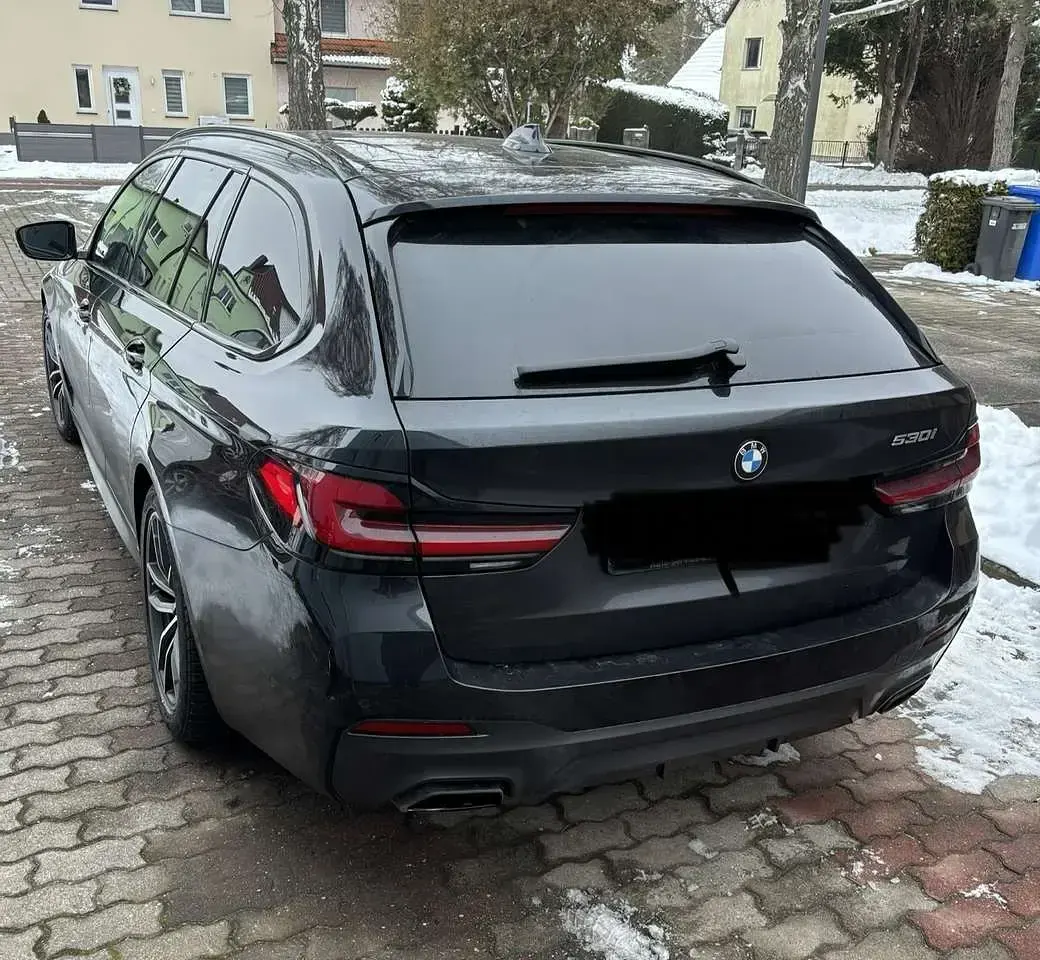 Gebraucht BMW 530 M Sport 245 PS (180 kW) 2023 Schwarz Kombi