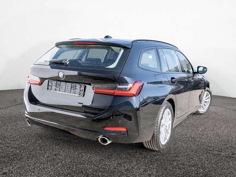 Używany BMW 330 245 KM (180 kW) 2023 Czarny Sedan/Limuzyna