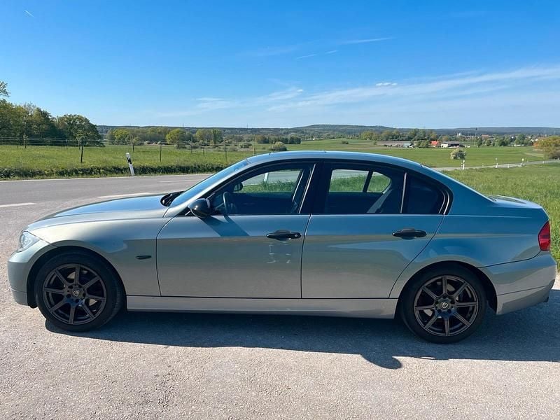 Gebraucht BMW 320 150 PS (110 kW) 2006 Silber Limousine