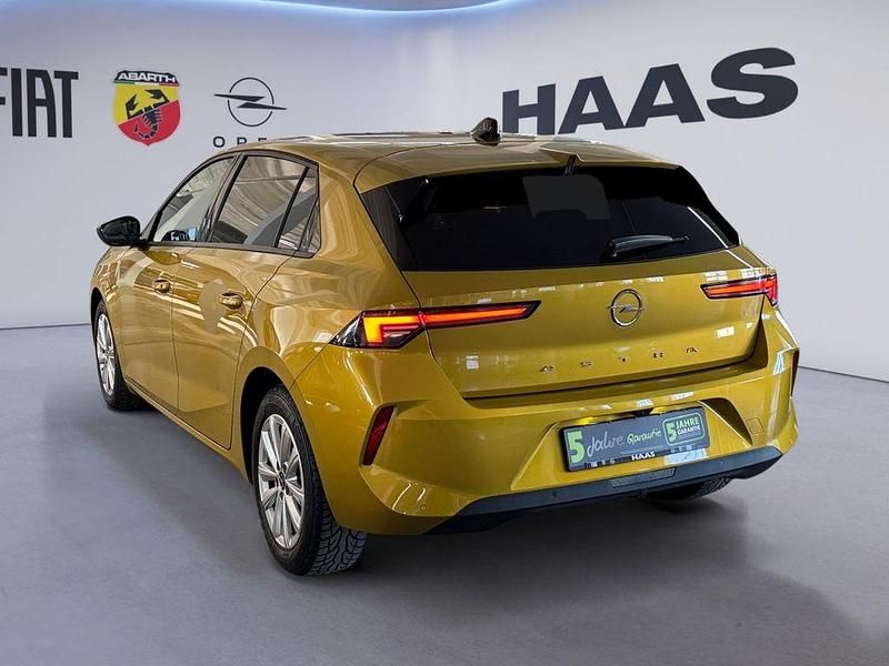 Gebraucht Opel Astra Enjoy 110 PS (80 kW) 2023 Lackierung amber yellow/typ au Limousine