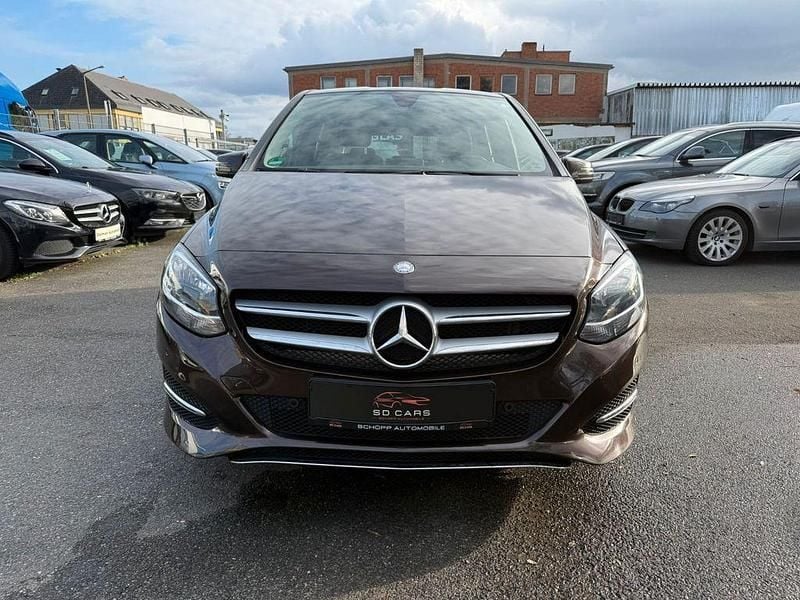 Gebraucht Mercedes B180 122 PS (89 kW) 2016 Braun Van / Kleinbus