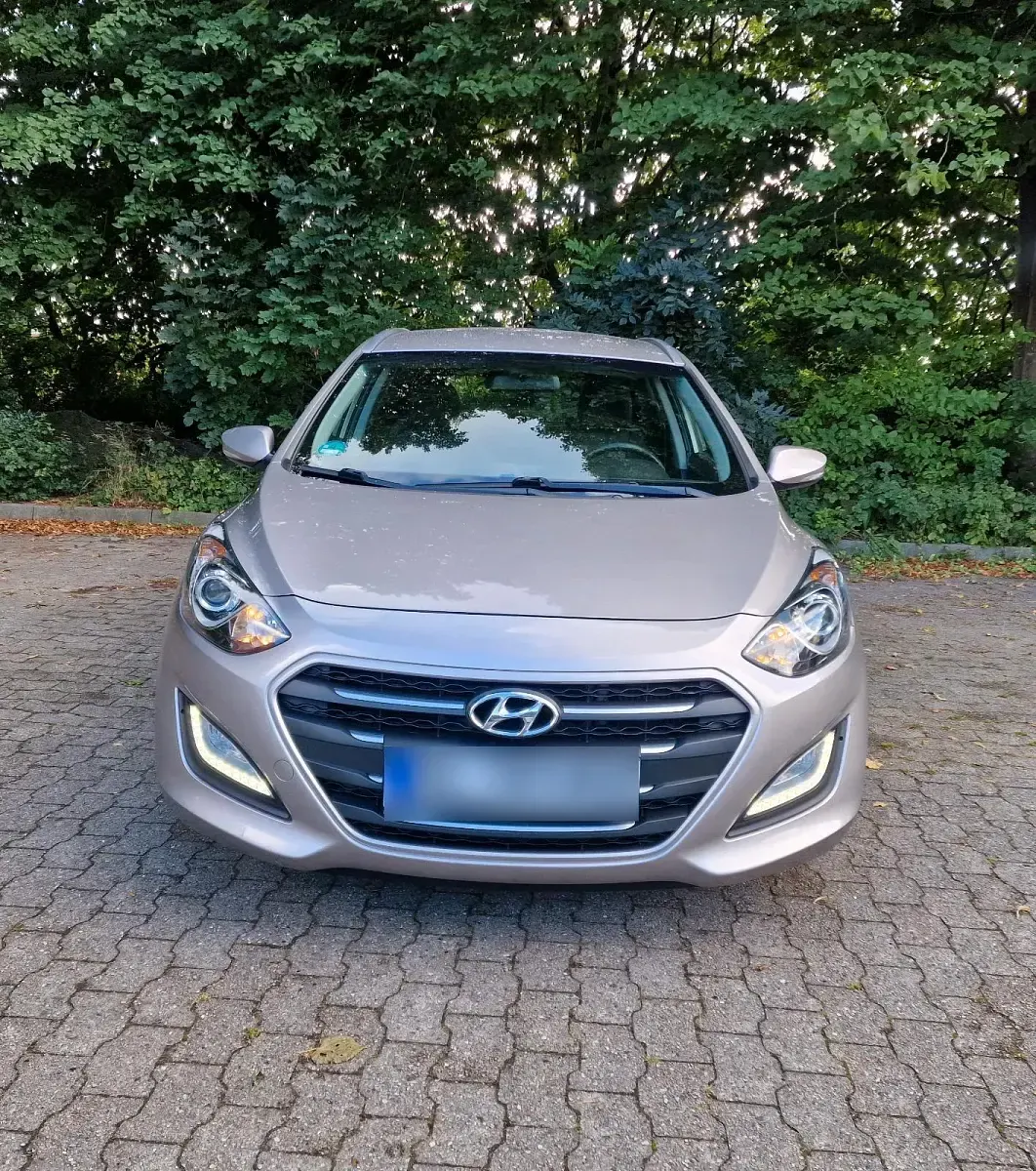 Gebraucht Hyundai i30 110 PS (80 kW) 2016 Silber Kombi