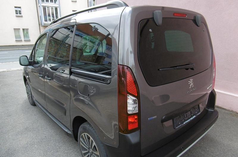 Gebraucht Peugeot TePee 110 PS (80 kW) 2018 Grau Kombi