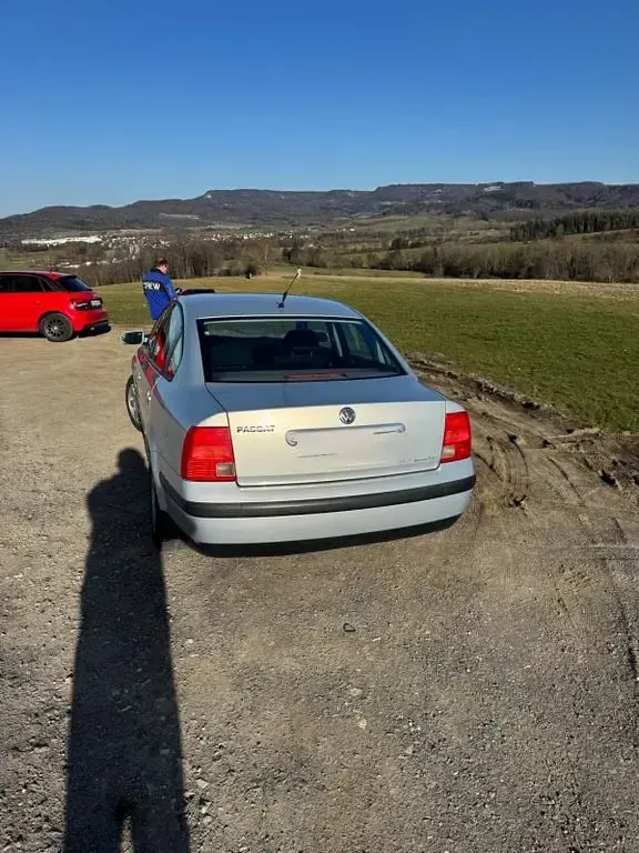 Usata VW Passat Basis 101 CV (74 kW) 1999 Argento Berlina