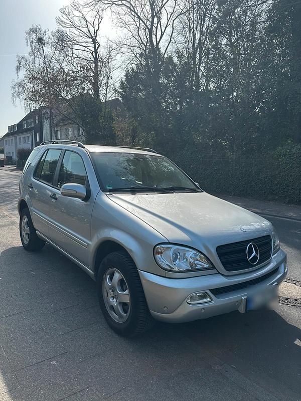 Gebraucht Mercedes ML270 163 PS (119 kW) 2004 Silber SUV