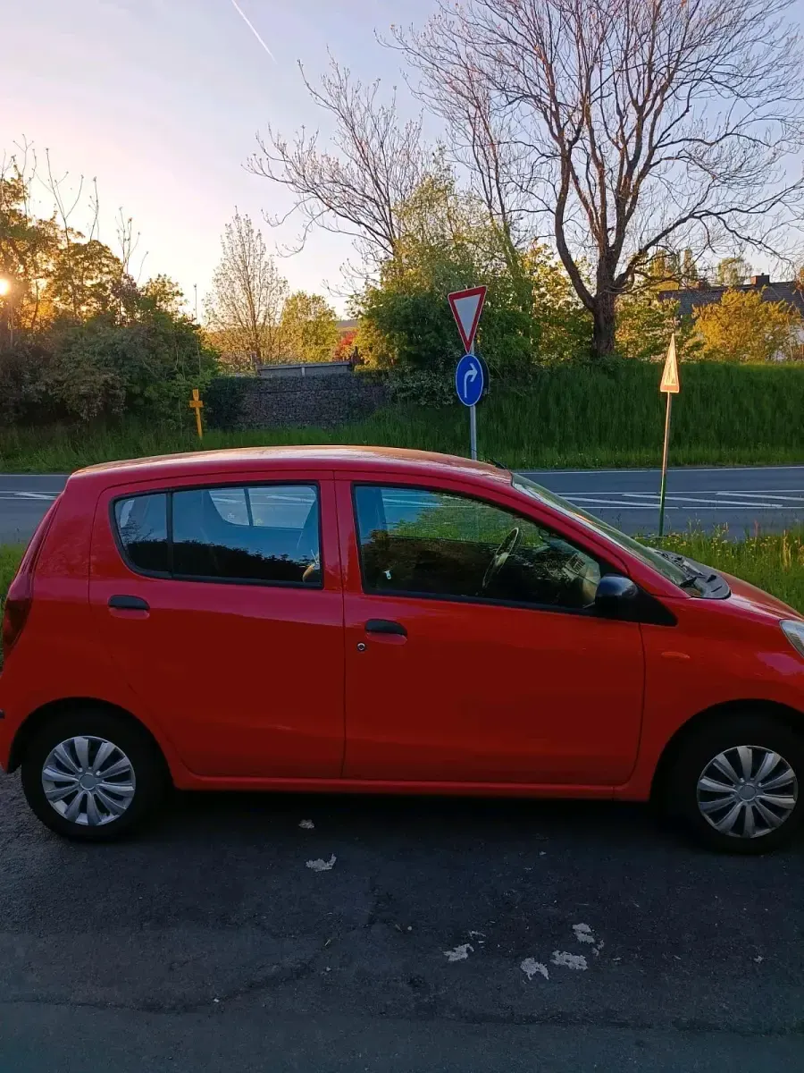 Gebraucht Daihatsu Cuore 70 PS (51 kW) 2008 Rot Kleinwagen