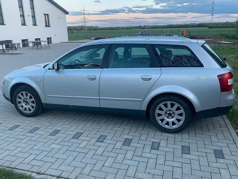 Second-hand Audi A4 220 CP (161 kW) 2001 Gri Break