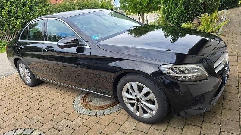 Schwarz Gebraucht 2019 Mercedes C180 Avantgarde Limousine | 25.300 € (Guter Preis) - Bild 1/4
