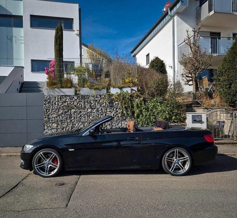 Schwarz Gebraucht 2010 BMW 320 Cabriolet Cabrio | 11.870 € (Fairer Preis) - Bild 1/4