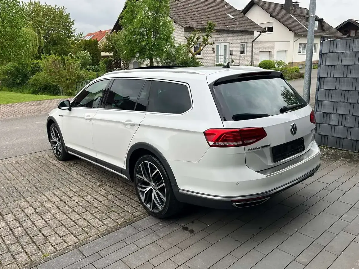 Gebraucht VW Passat Alltrack 239 PS (175 kW) 2017 Oryxweiß perlmutteffekt Kombi
