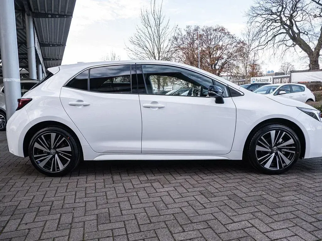 Neu Toyota Corolla Business Edition 140 PS (102 kW) 2025 Weiß Limousine