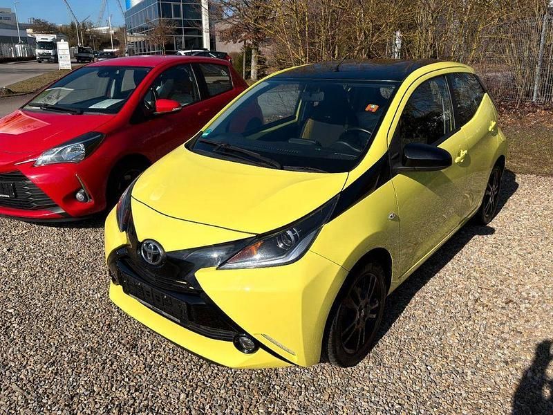 Gebraucht Toyota Aygo X-cite 69 PS (50 kW) 2017 5b9 lemonfresh gelb Kleinwagen