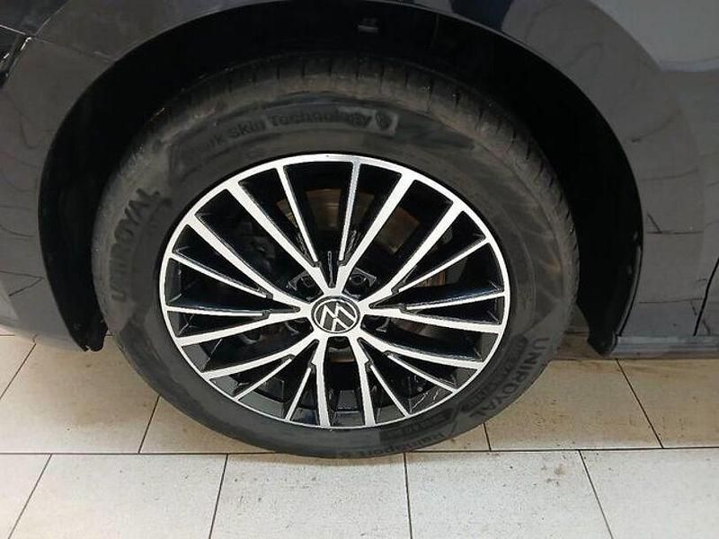 Gebraucht VW Touran Comfortline 150 PS (110 kW) 2024 Deep black perleffekt Van / Kleinbus