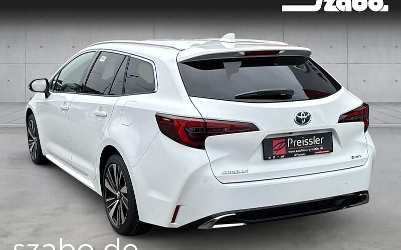 Neu Toyota Corolla 180 PS (132 kW) 2025 Weiß Kombi