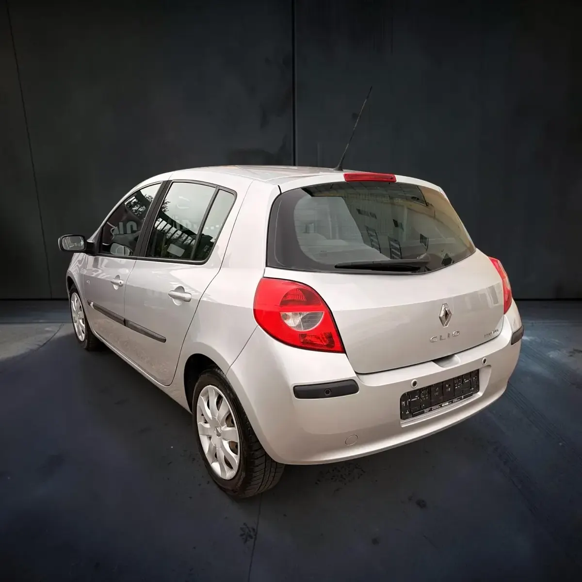 Gebraucht Renault Clio II 88 PS (64 kW) 2006 Silber Limousine