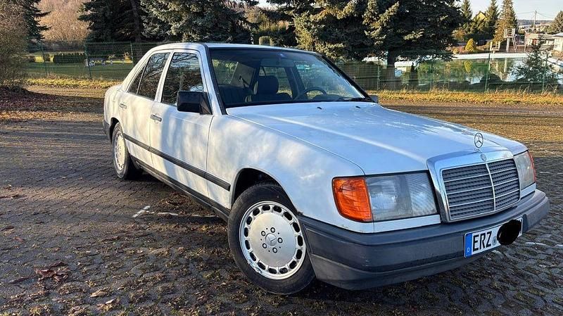 Gebraucht Mercedes 200 72 PS (52 kW) 1987 Weiß Limousine